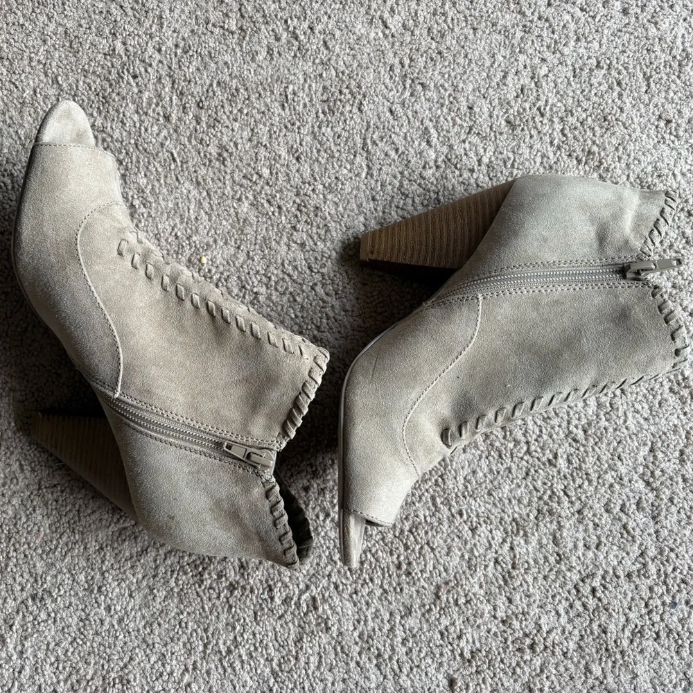 Womens Indigo Rd. Finn Peep-Toe Ankle Booties, Medium Natural. Size 8.5. - Picture 2 of 5